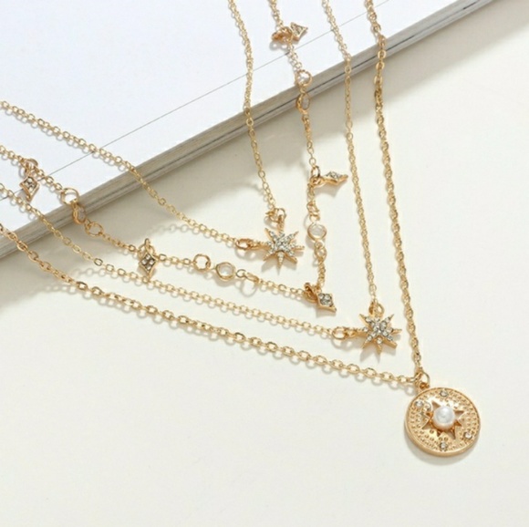 Sexy Gold Multilayered Necklace with Star Pendant - Picture 2 of 3